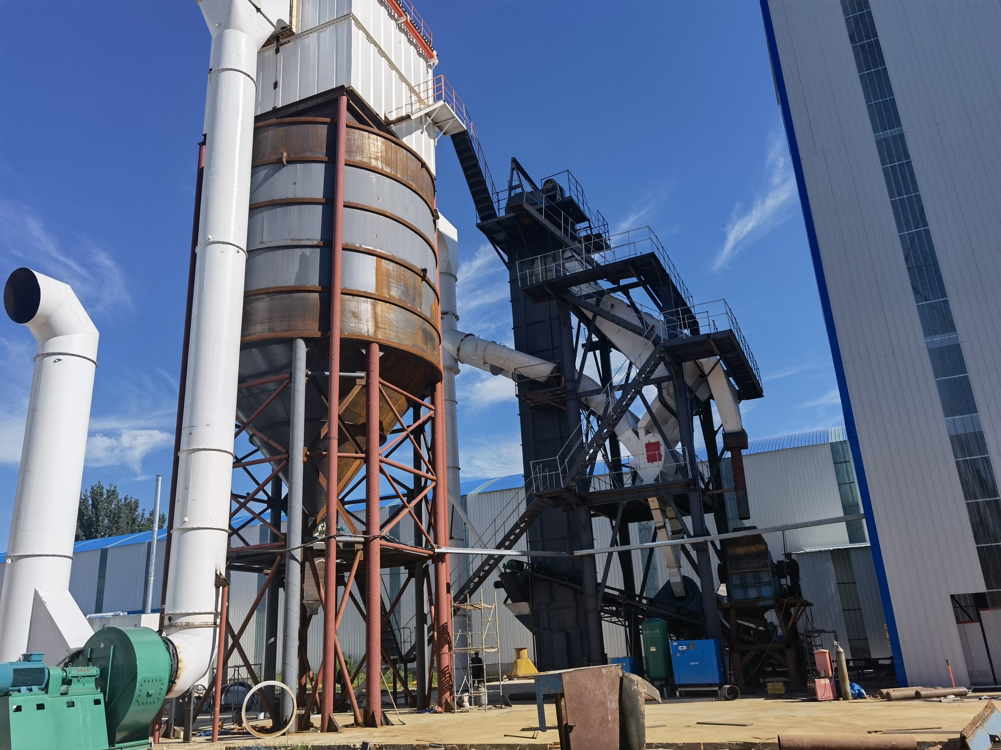 機(jī)制砂如何生產(chǎn)？干法和濕法制砂有什么區(qū)別？