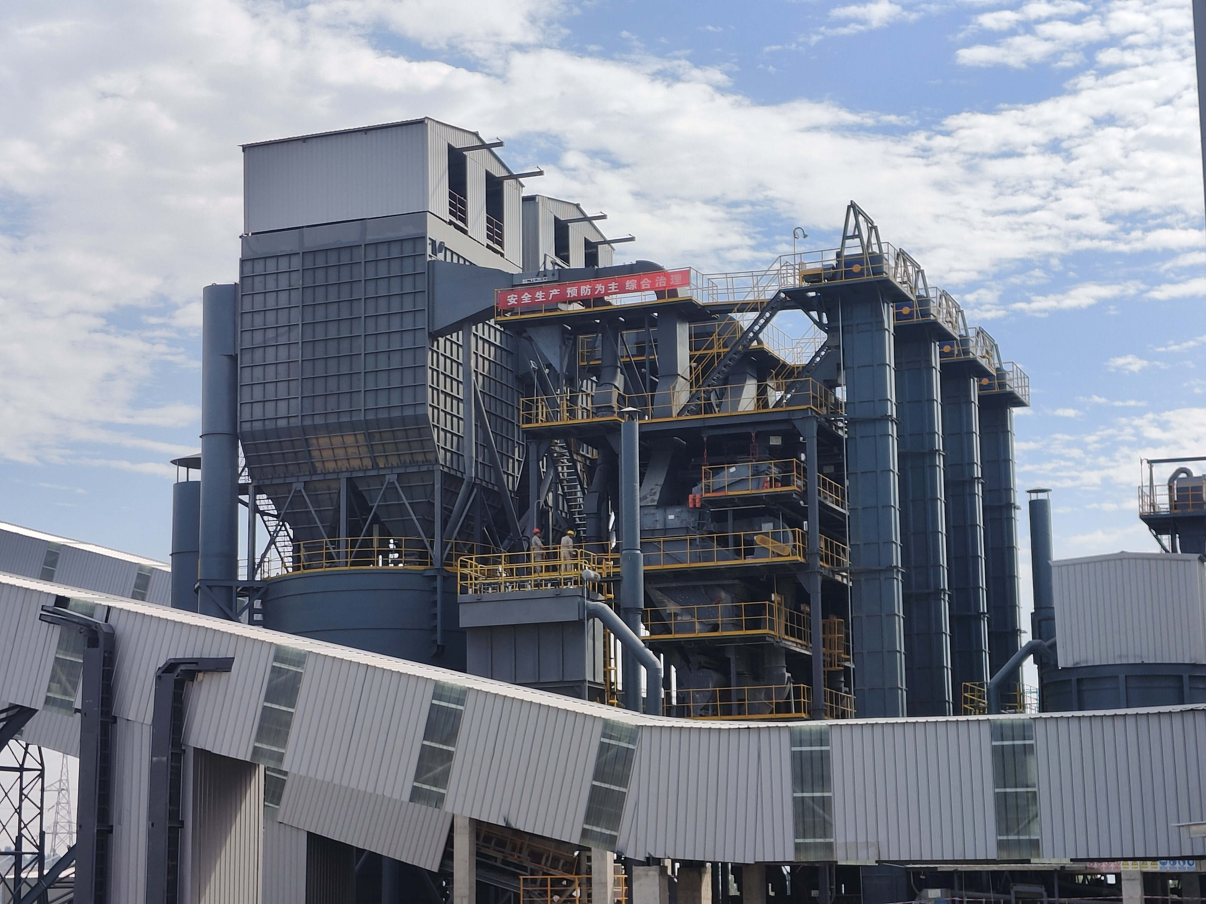 為什么砂石產(chǎn)線推薦選擇制砂樓？制砂樓有什么優(yōu)勢？