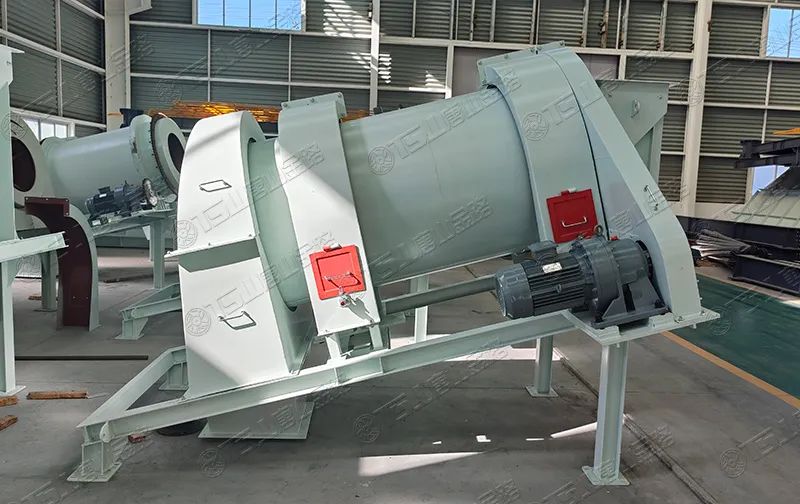 機(jī)制砂防離析、防揚(yáng)塵，有經(jīng)驗(yàn)的砂廠都在用加濕拌和機(jī)